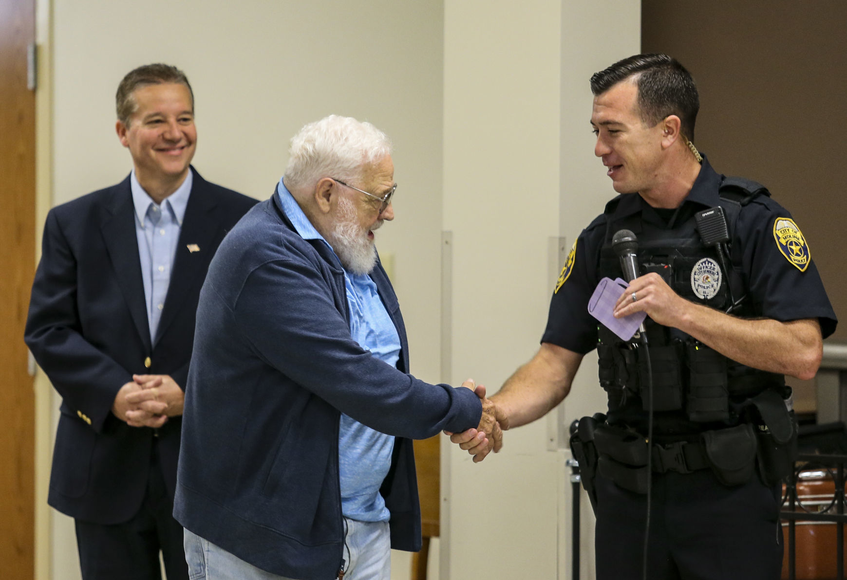 100219-mda-nws-copsocialmedia-01.jpg